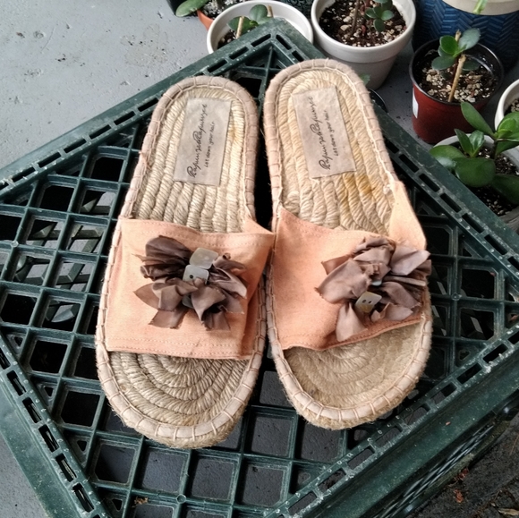 Rapunzel Rapunzel | Slip-On Sandals - Picture 2 of 12